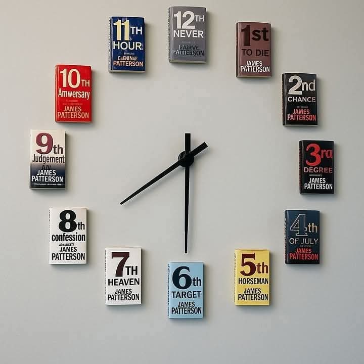 বই দিয়ে দেয়াল ঘড়ি!